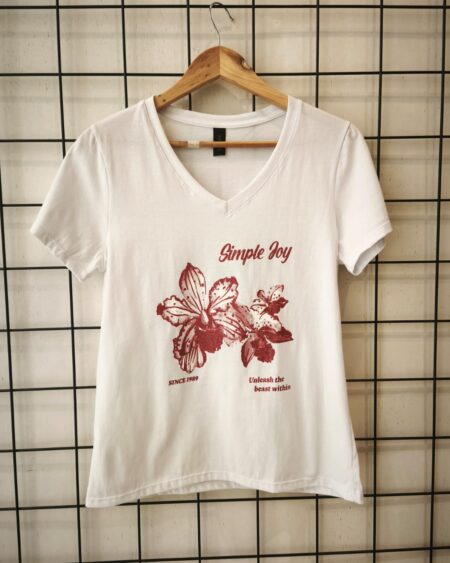 Remera clásica v Flores simple joy